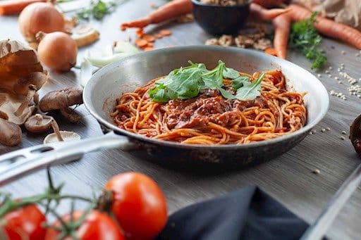 Roasted Tomato, Nuts and Shiitake Spaghetti / Spaghetti tomates rôties, noix et shitake