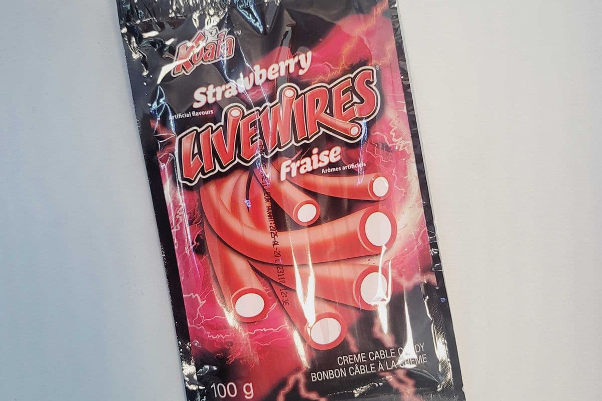 Strawberry Livewires Creme Cable Candy (100 g)