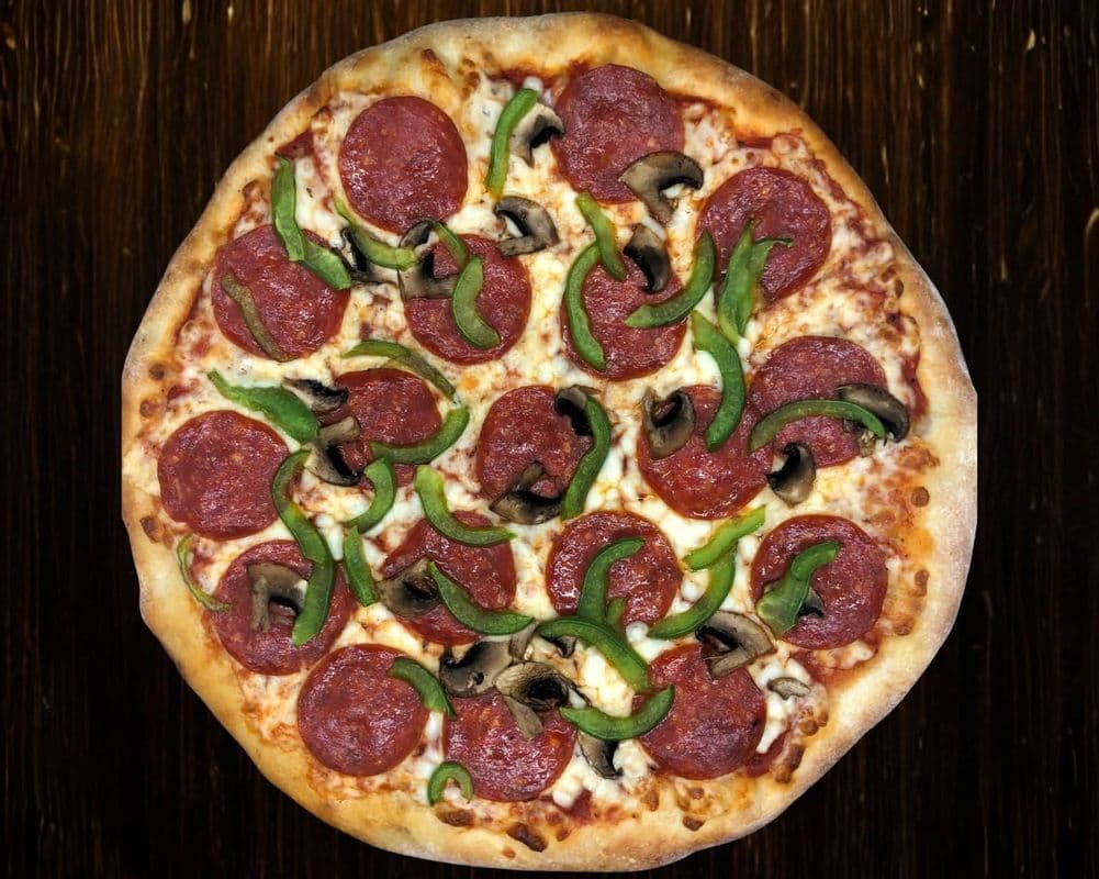 Deluxe Pizza