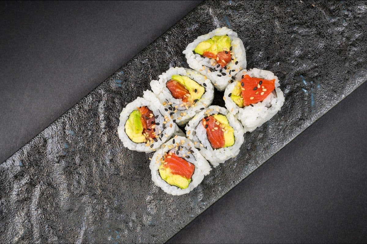 Wild Salmon & Avocado Roll (8 Pieces)