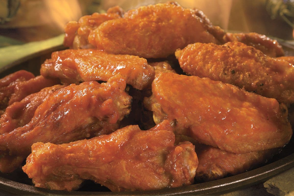 8 BUFFALO WINGS