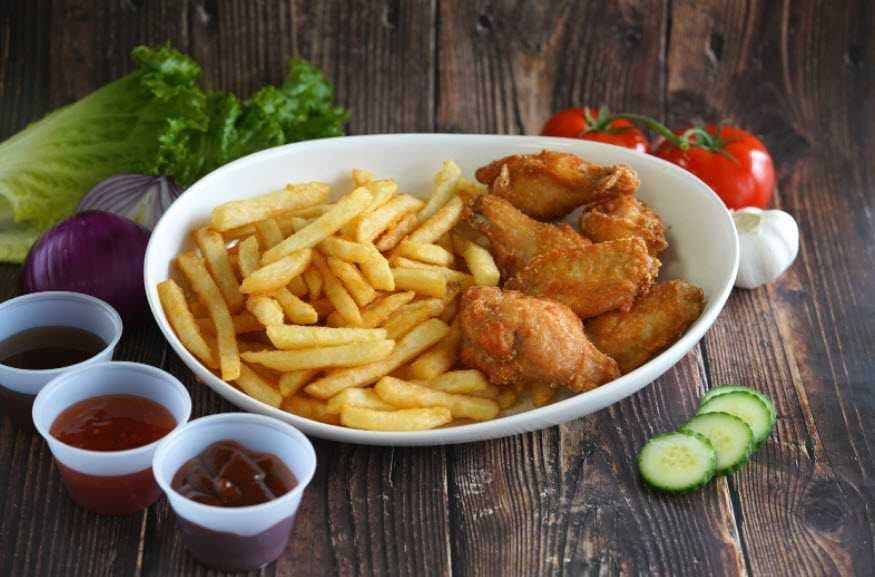 Chicken Wings with Fries