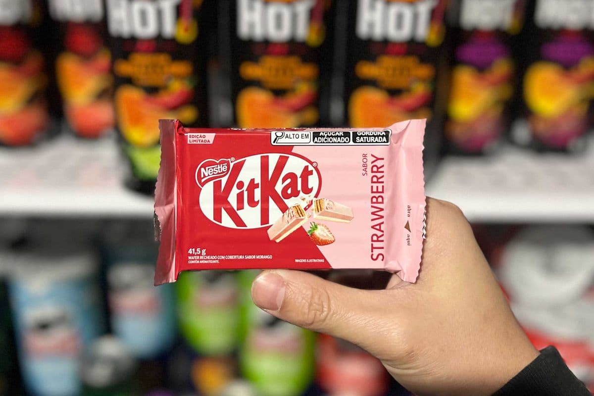 KitKat Strawberry Chocolate Bar 41.5g – Brazil Limited Edition