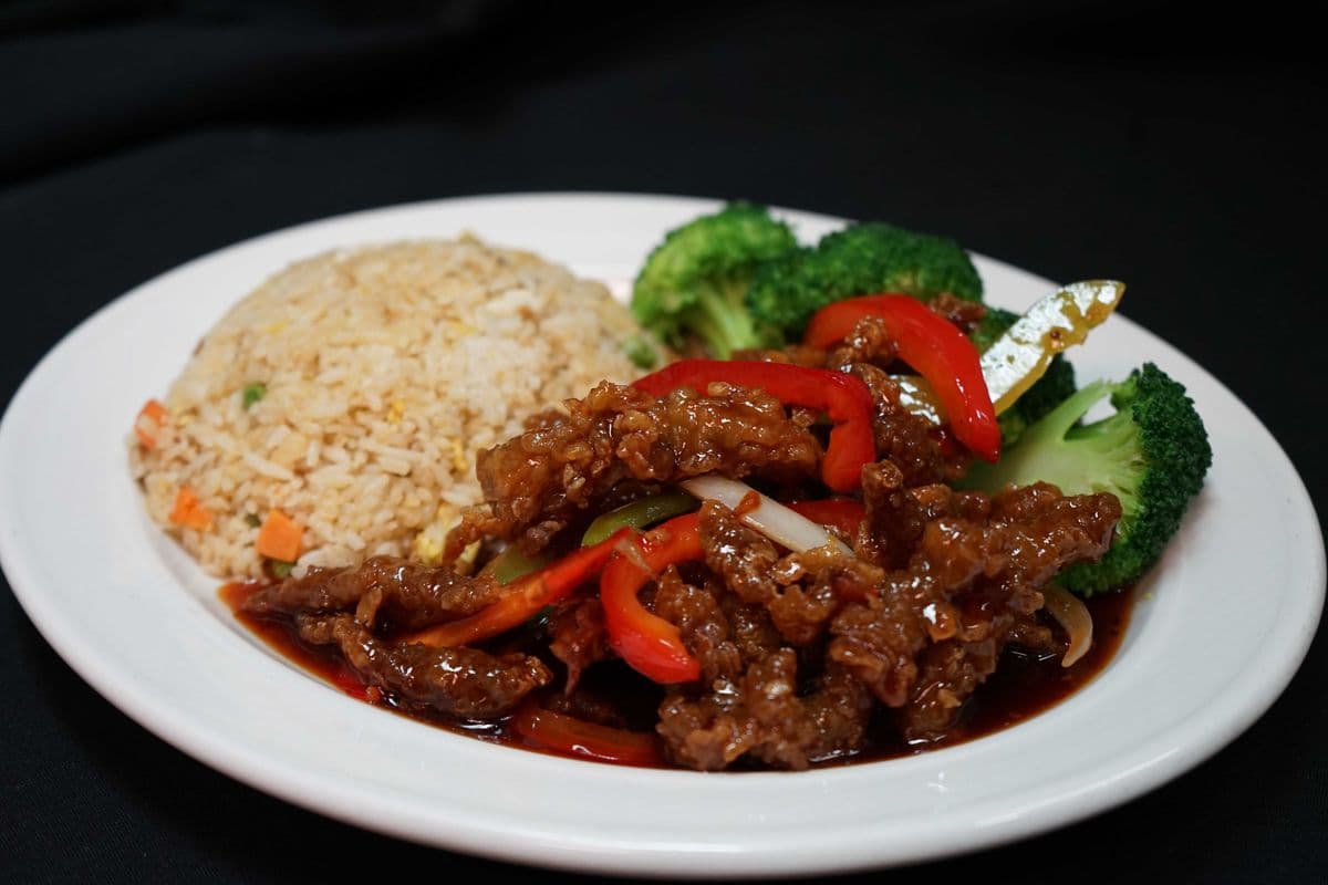 LC4. Ginger Beef Lunch Combo