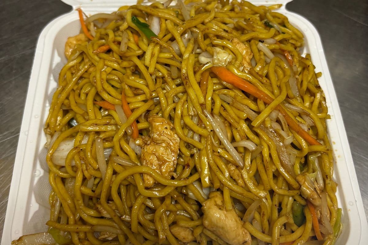 Chicken Hakka Chow Mein