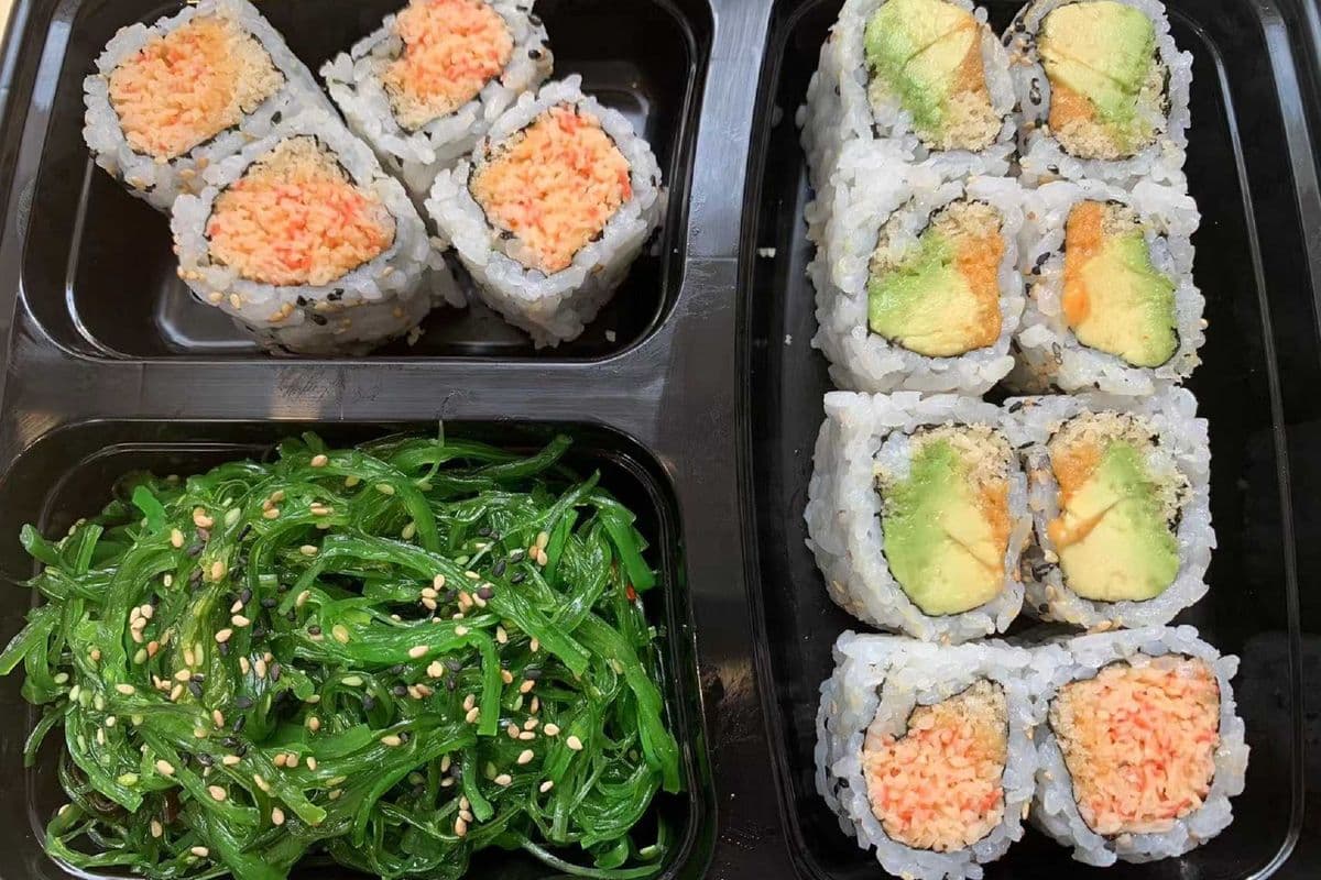 B13:Spicy Crabmeat Crispy Roll Spicy Avocado Crispy Roll