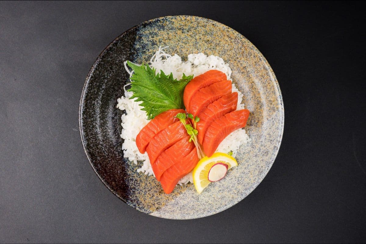 Wild Salmon Donburi (8 Pieces)