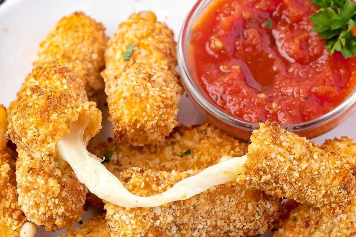 Mozza Sticks (8 pcs)