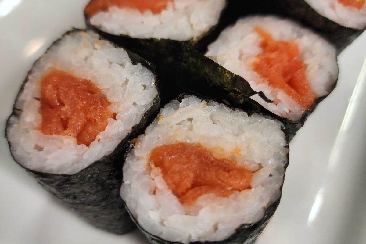 Smoked Salmon Roll (6pcs)