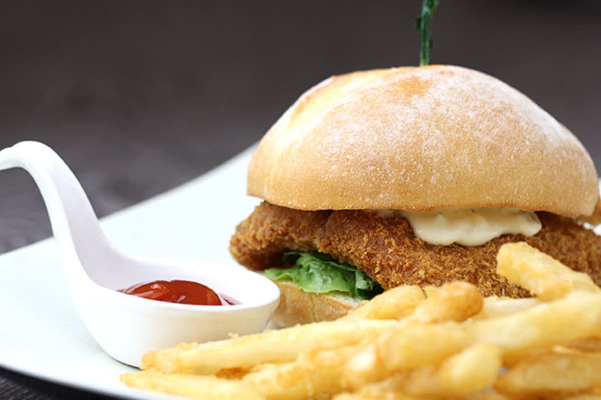 E01. Deep-Fried Basa Fish Fillet Bun with Fries