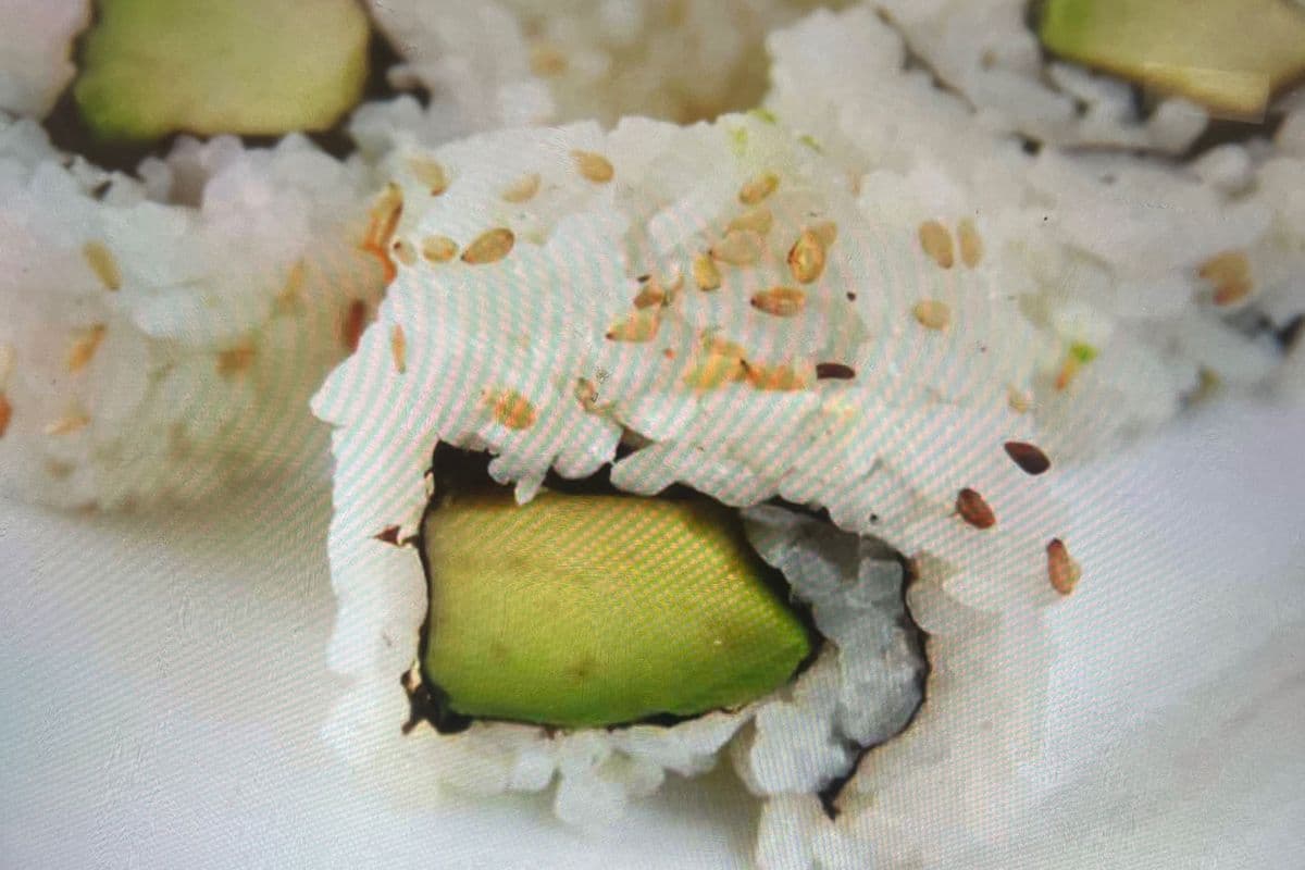 Avocado roll （牛油果卷）8pcs