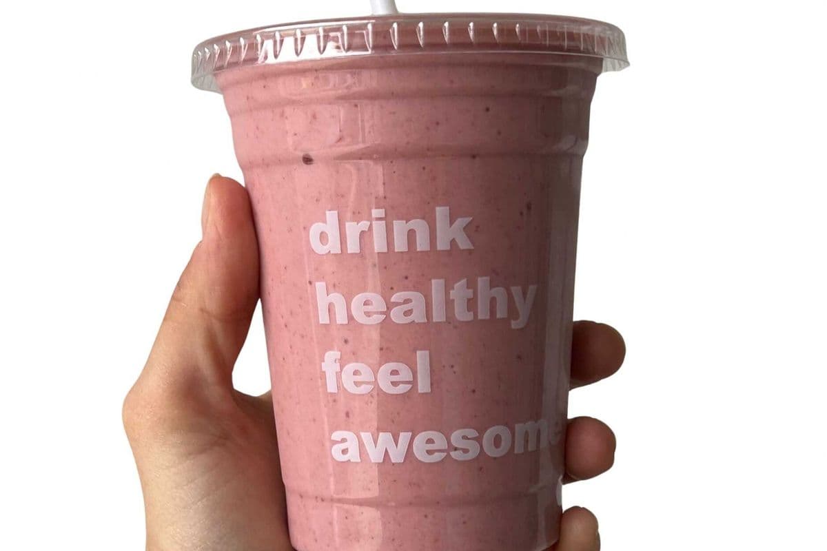 Strawberry Banana Smoothie (12 oz) (290 Cal)