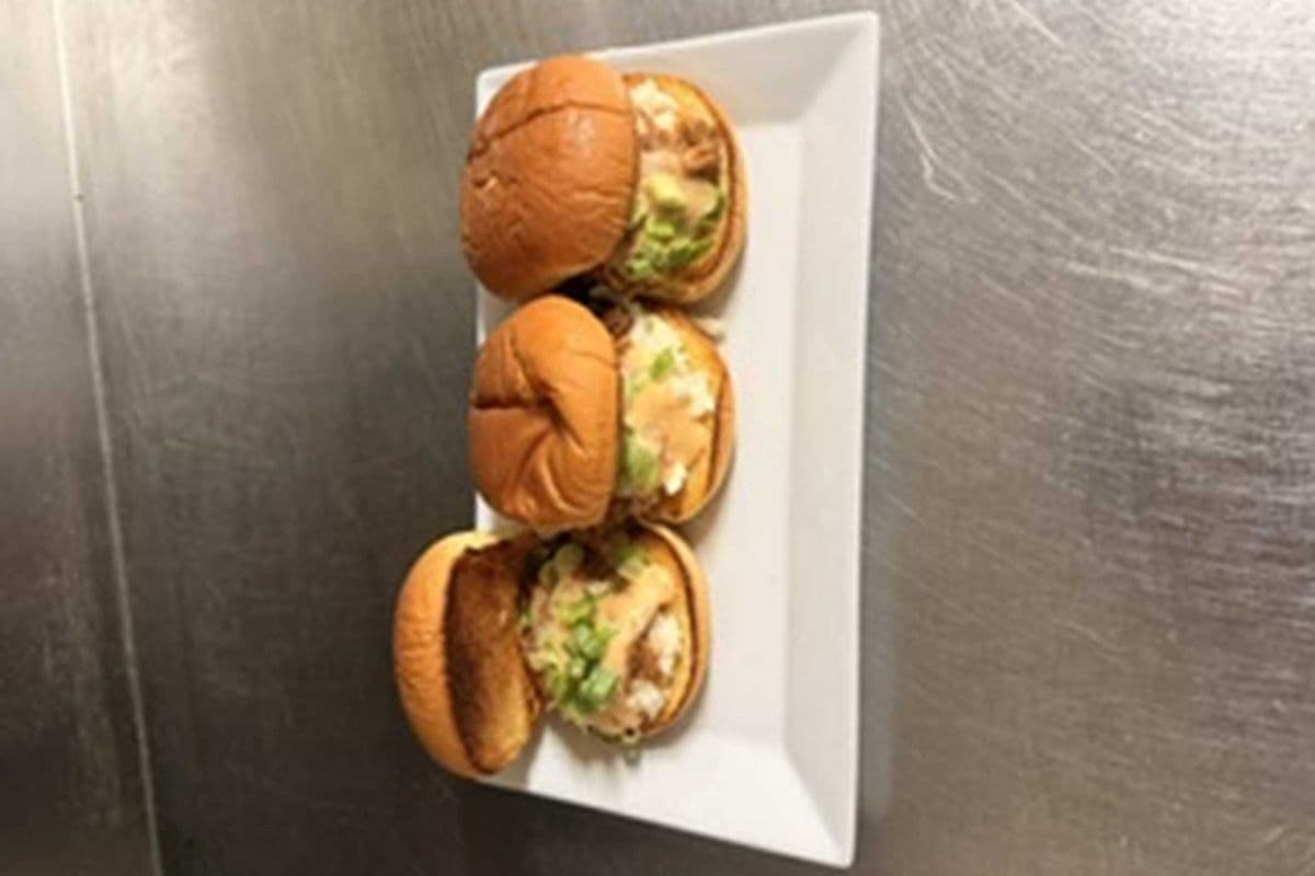 MIDNIGHT MARKET BBQ PORK SLIDERS (970 Cal)