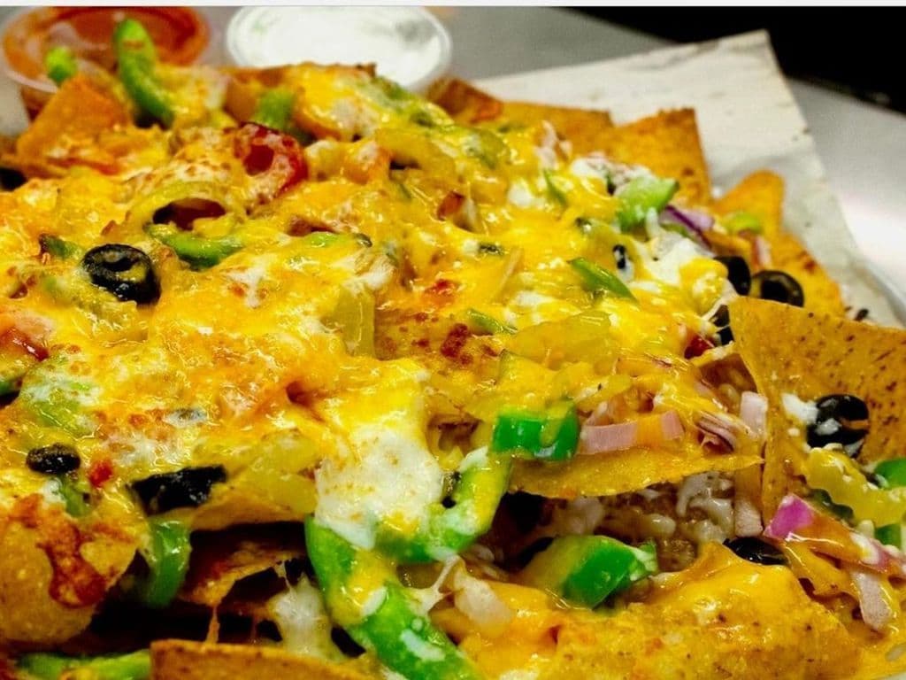 CHICKEN (DELUXE) NACHOS