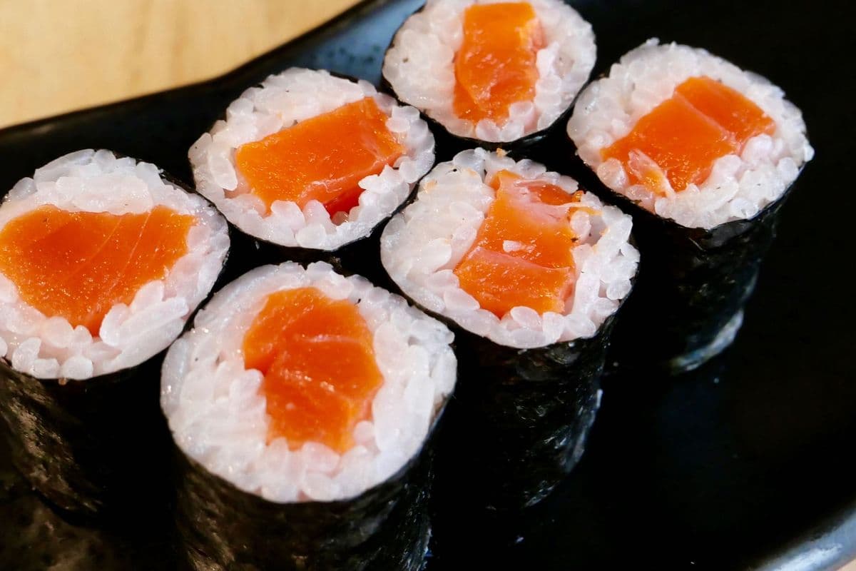 Salmon Maki Roll