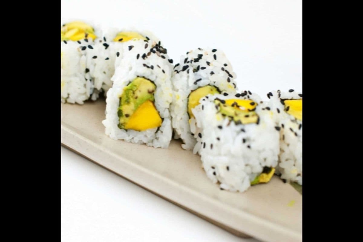 G24. Mango and Avocado Roll (8 pcs)