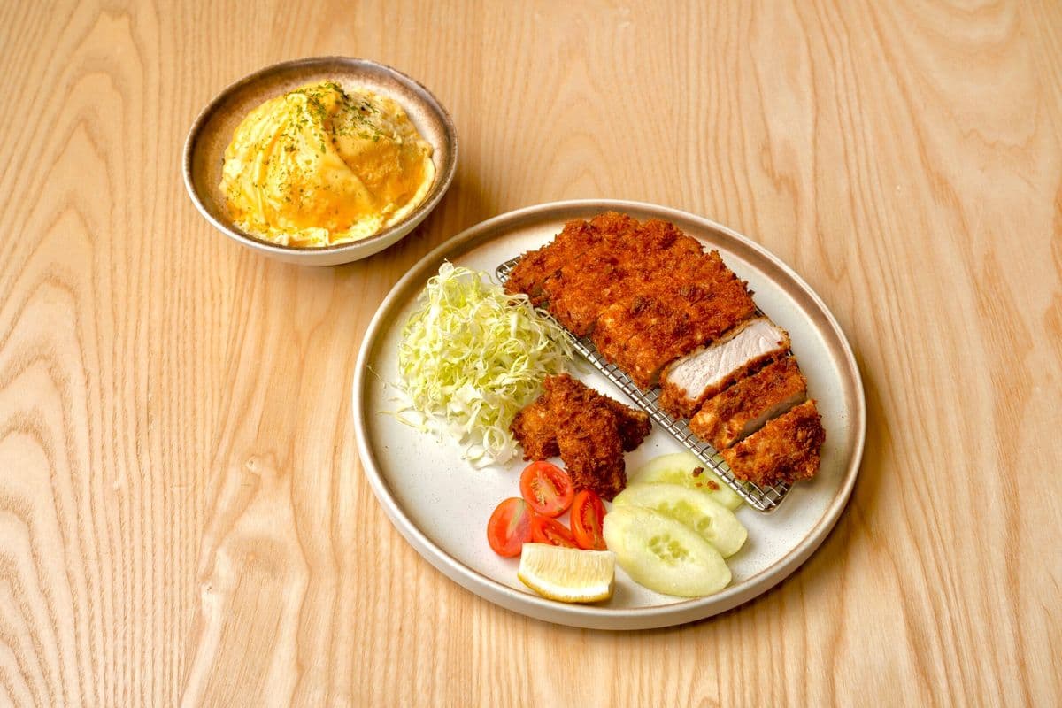 JP102. 吉列豬扒滑蛋丼 / Tonkatsu