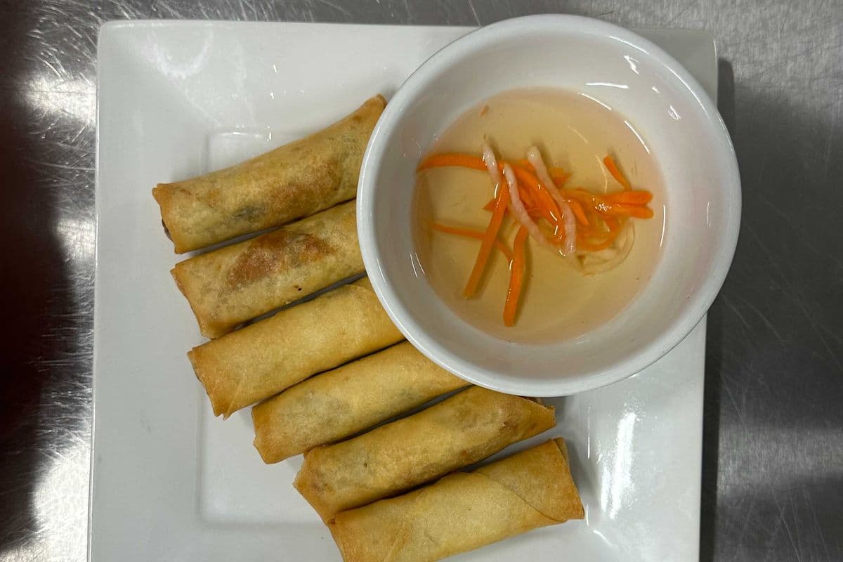 A1. Homemade Vietnamese Spring Rolls (4 pcs)