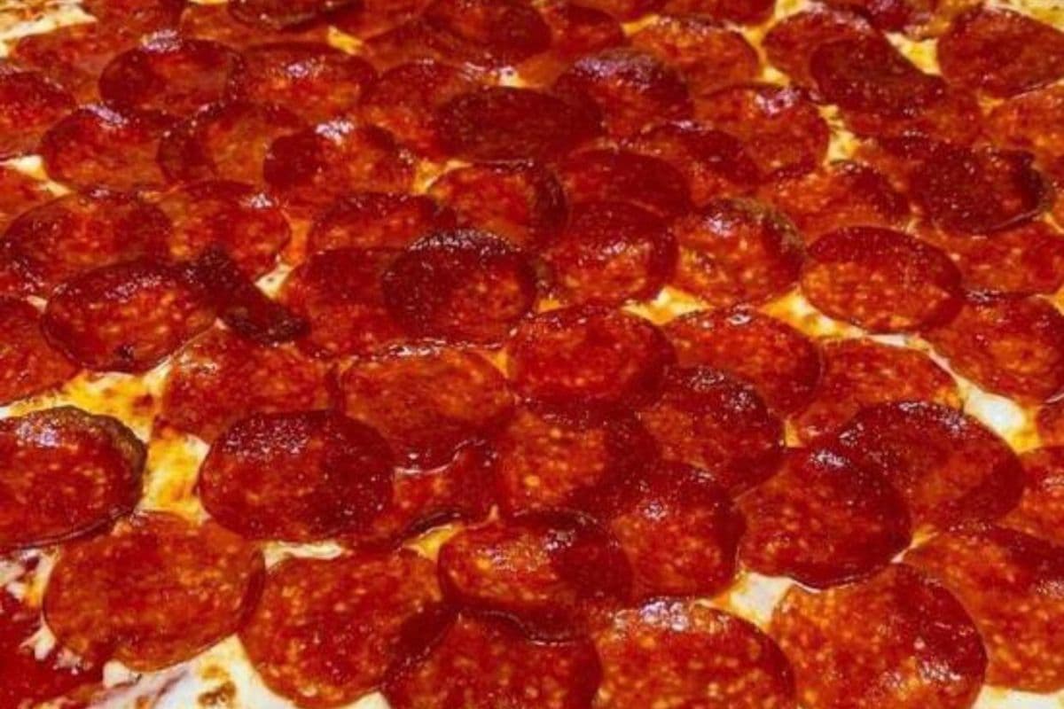 Extra-Large Pepperoni Pizza