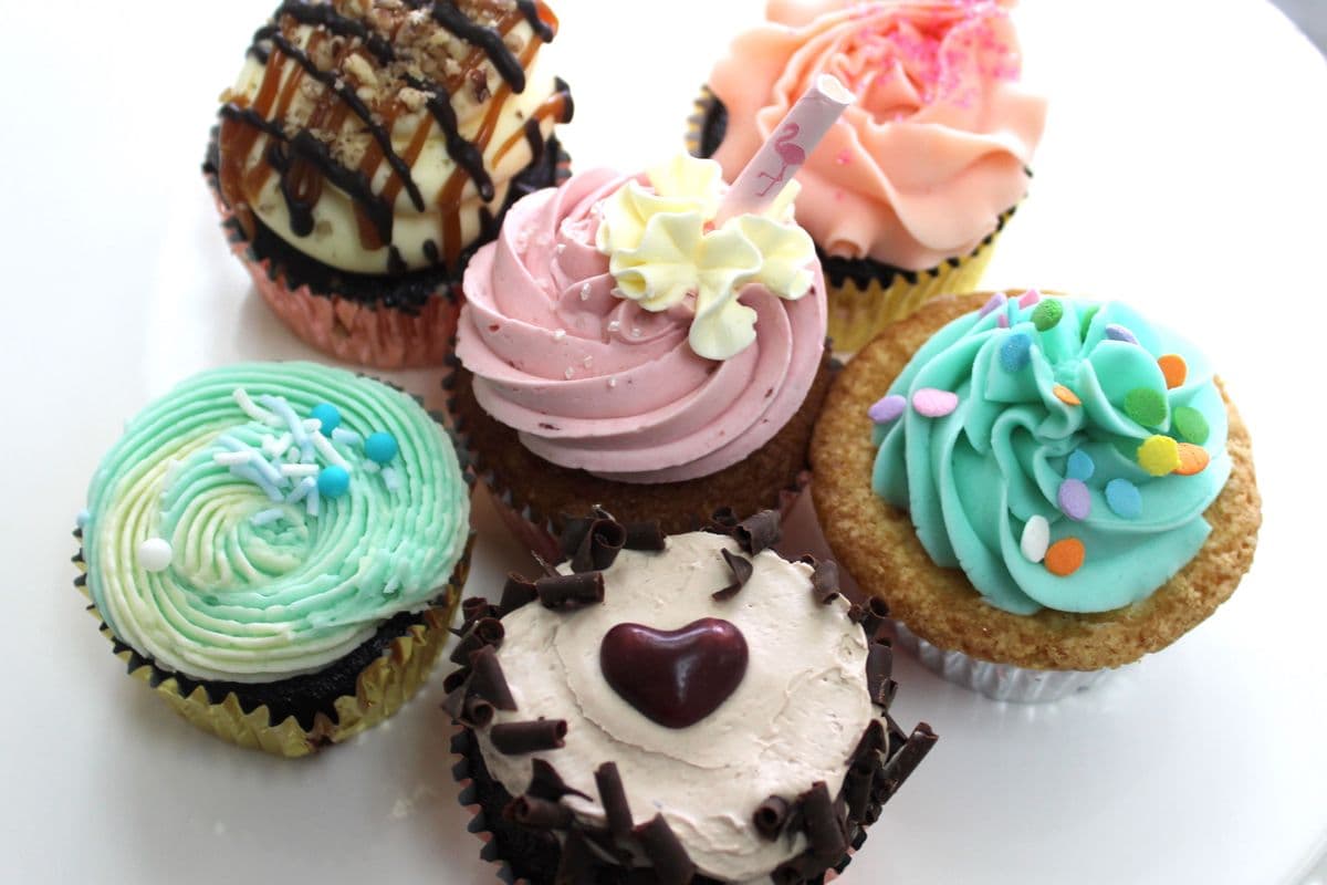 6 Assorted Cupcakes