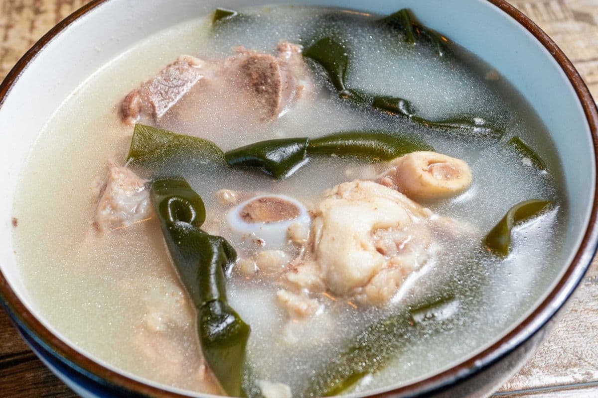 Fresh Kelp in Pork Bone Soup 海带龙骨汤
