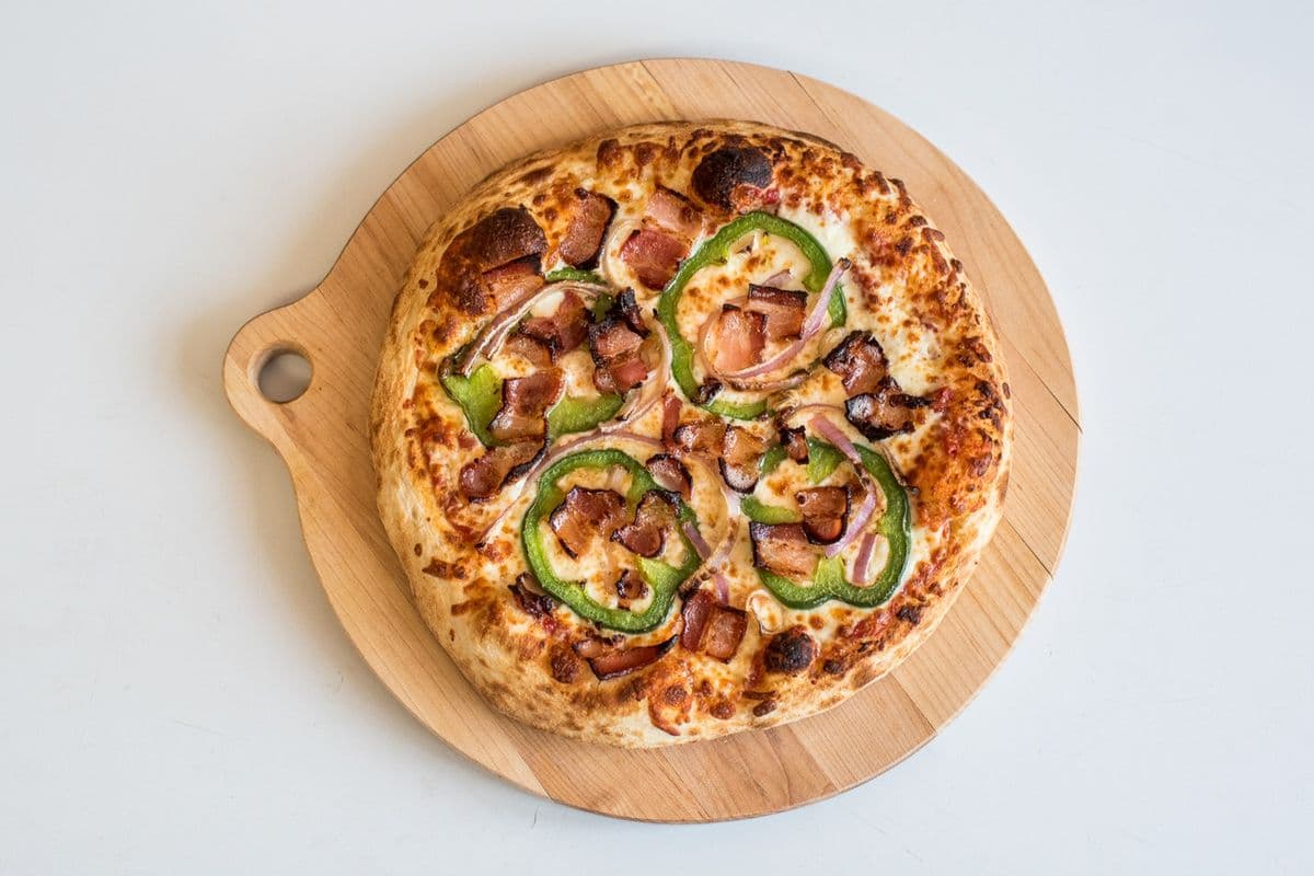 1 Pizza Deluxe 10" / 1 Deluxe Pizza 10"