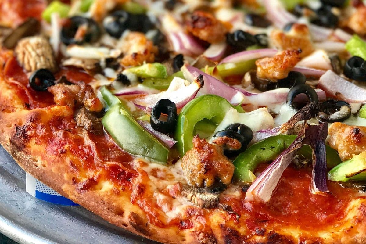 Delux Pizza