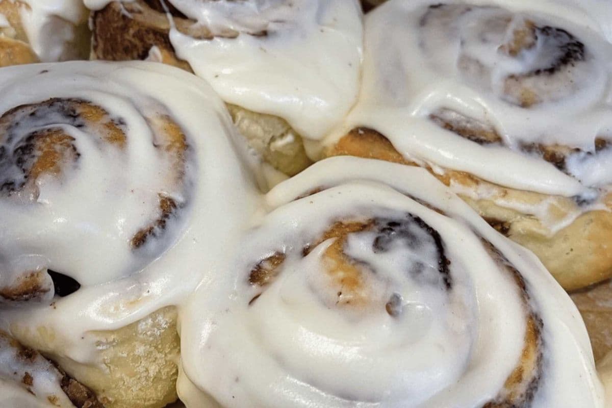 JUMBO Cinnamon Buns