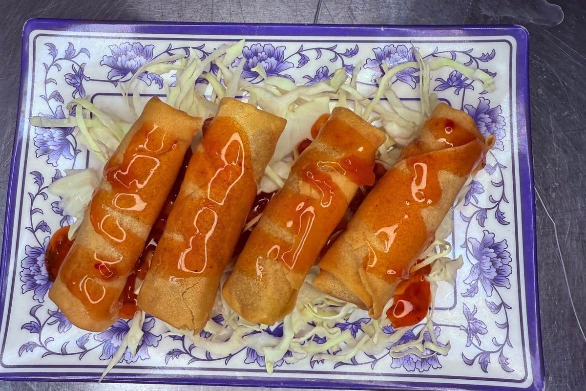F8 蔬菜春卷 Vegetable Spring Rolls (4pcs)