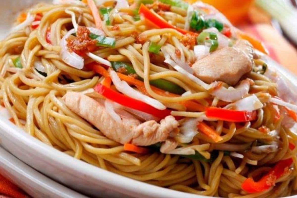 135. Chicken Hakka Chow Mein