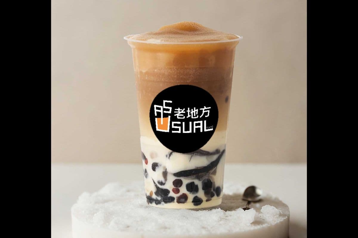 Brown Sugar Milk Smoothie with Pearls and Grass Jelly / 黑糖珍珠雪沙