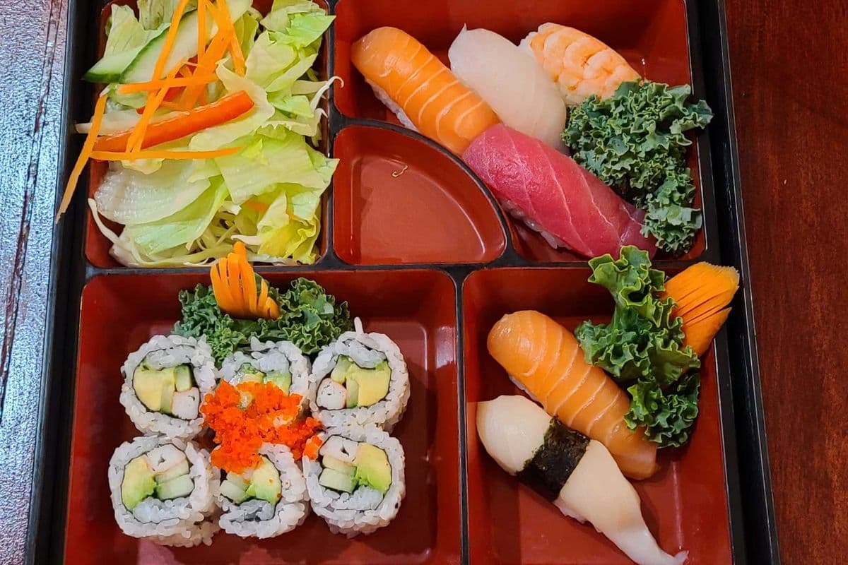 227. Sushi Lunch (12 pcs)