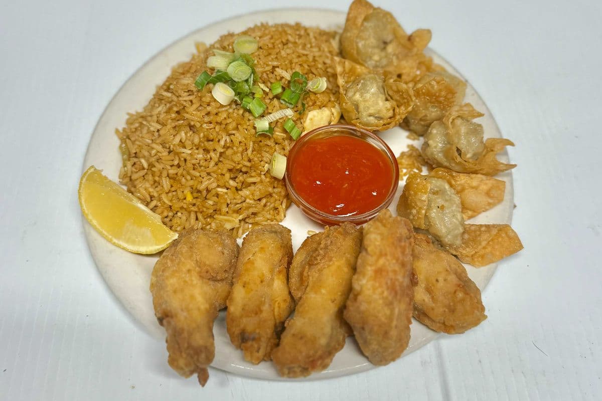 Daily Special 3 (chicken fried rice, 6 deep-fried wontons, 5 bonbon chicken wings) +sauce