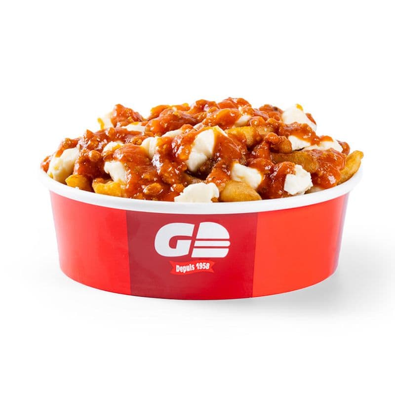 Poutines familiales avec sauce gérard / Family-style poutines with Gerard sauce