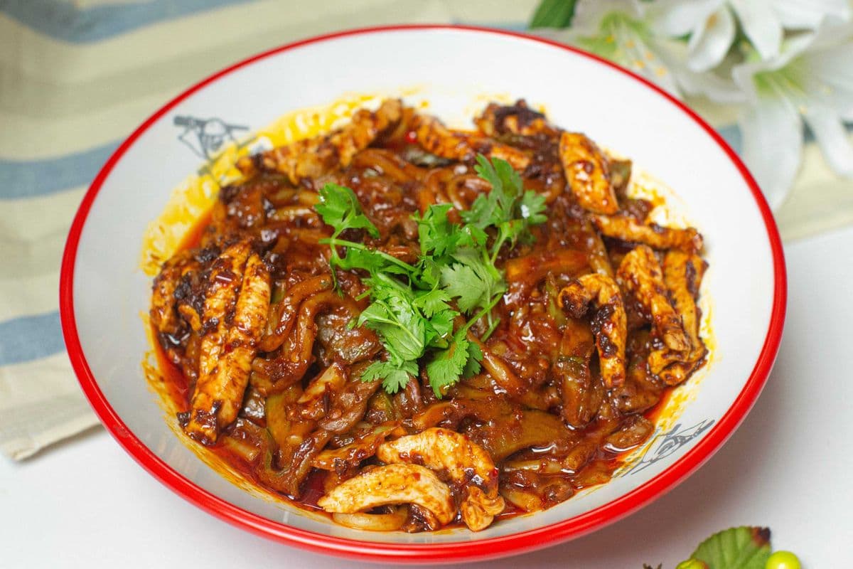 【A1】Xinjiang style stir-fried rice noodle with chicken鸡肉新疆炒米粉