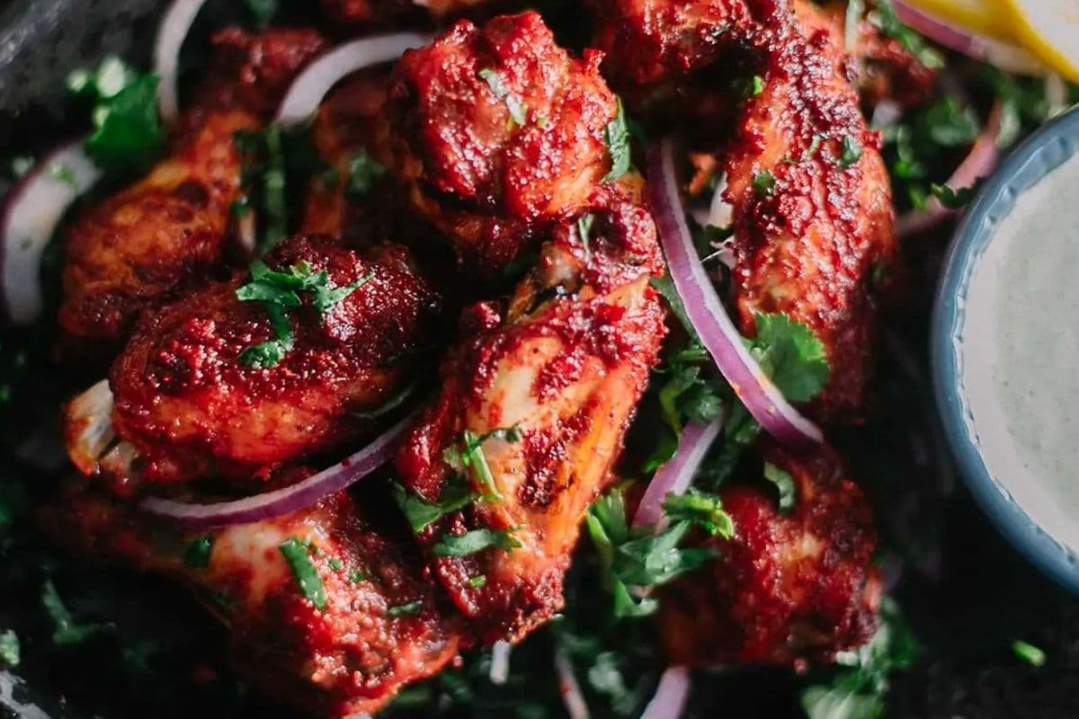 Tandoori Wings (10 pcs) 1 Butter Naan & Mint Scauce (BOGO Buy 1 Get 1 Free)