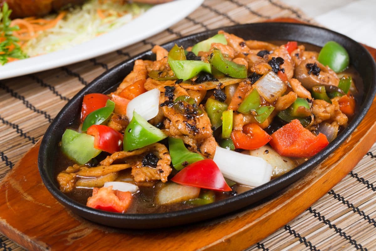 M6. Chicken in Black Bean Sauce on Sizzling Hot Plate