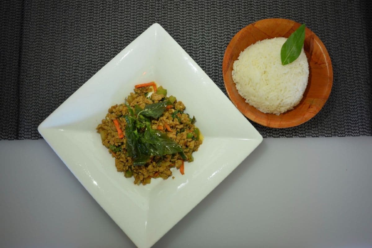 H8. Basil Stir Fry - Pad Kao Pao