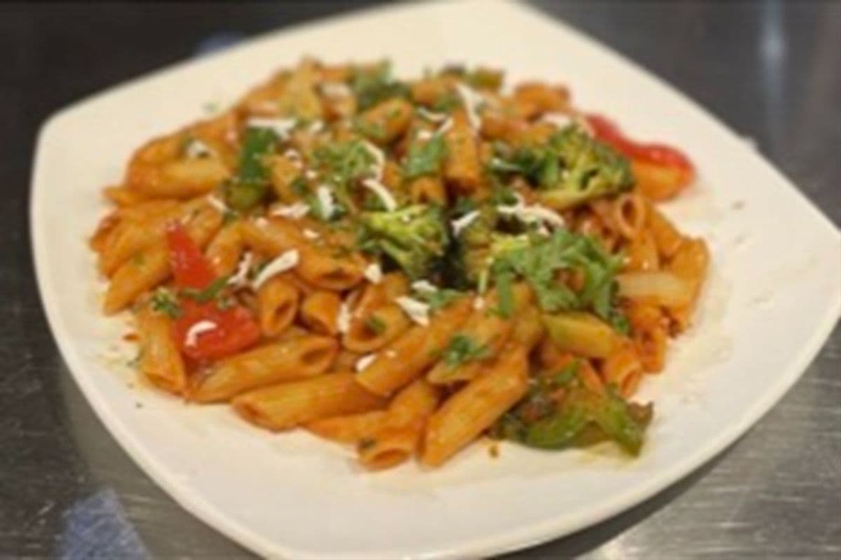 Red Sauce Veg Pasta + Garlic Bread