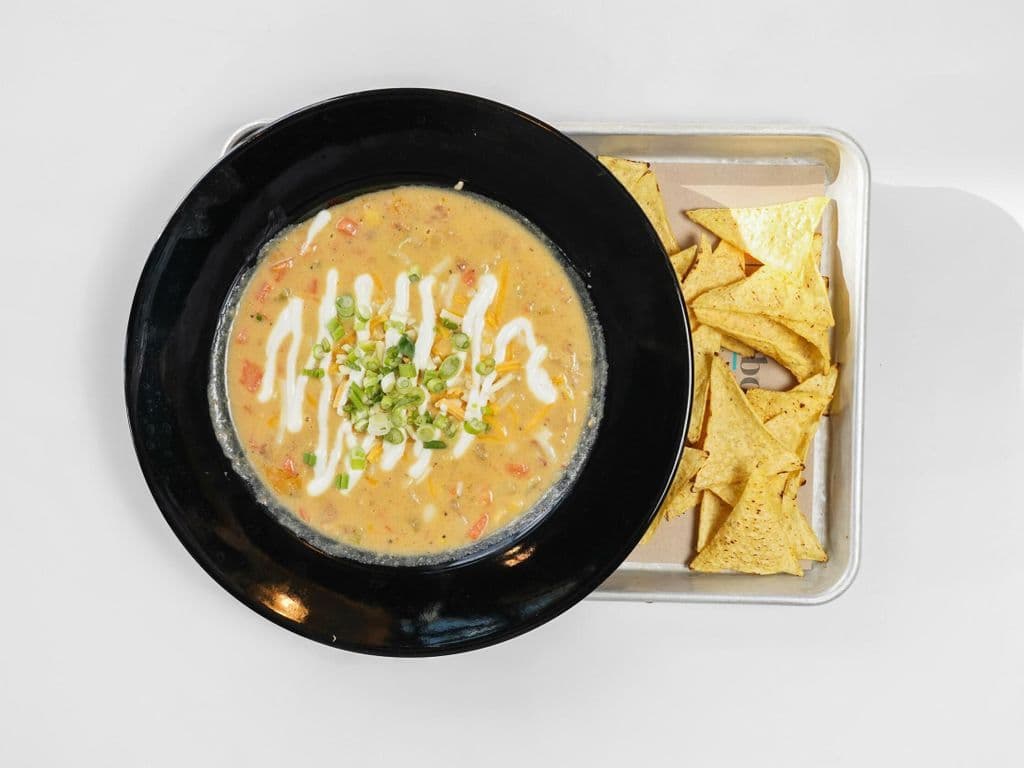 RUSTIC BACON AND CORN CHOWDER