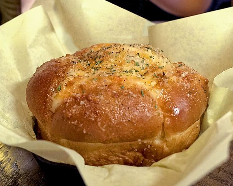 Fresh-Baked Cheese Garlic Pan Bread 