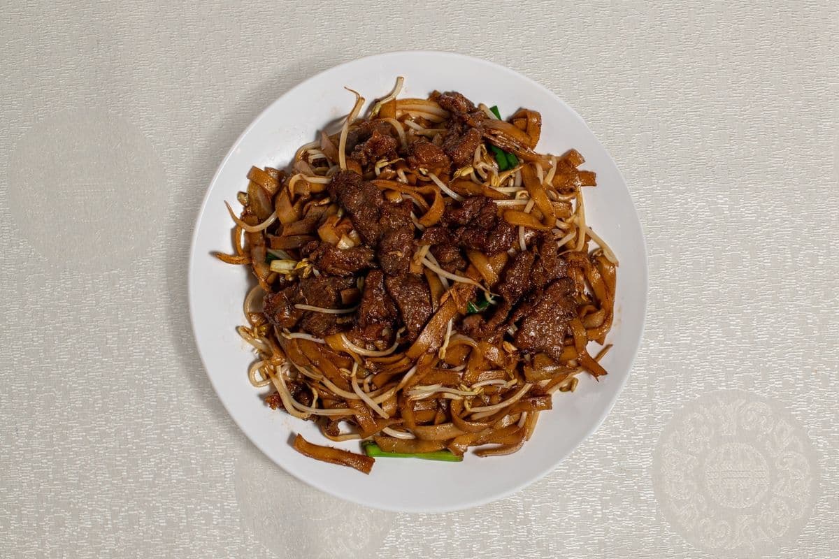 Fried Flat Rice Noodles with Beef