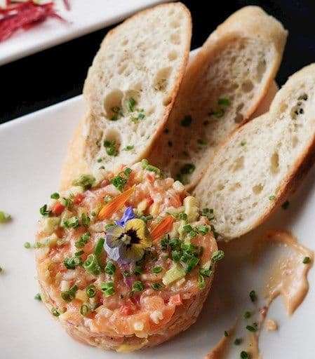 Tartare de saumon / Salmon Tartar