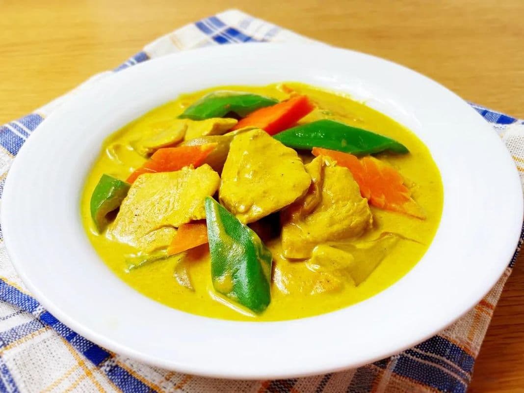 Curry Chicken with Peppers & Onion / 咖哩雞片