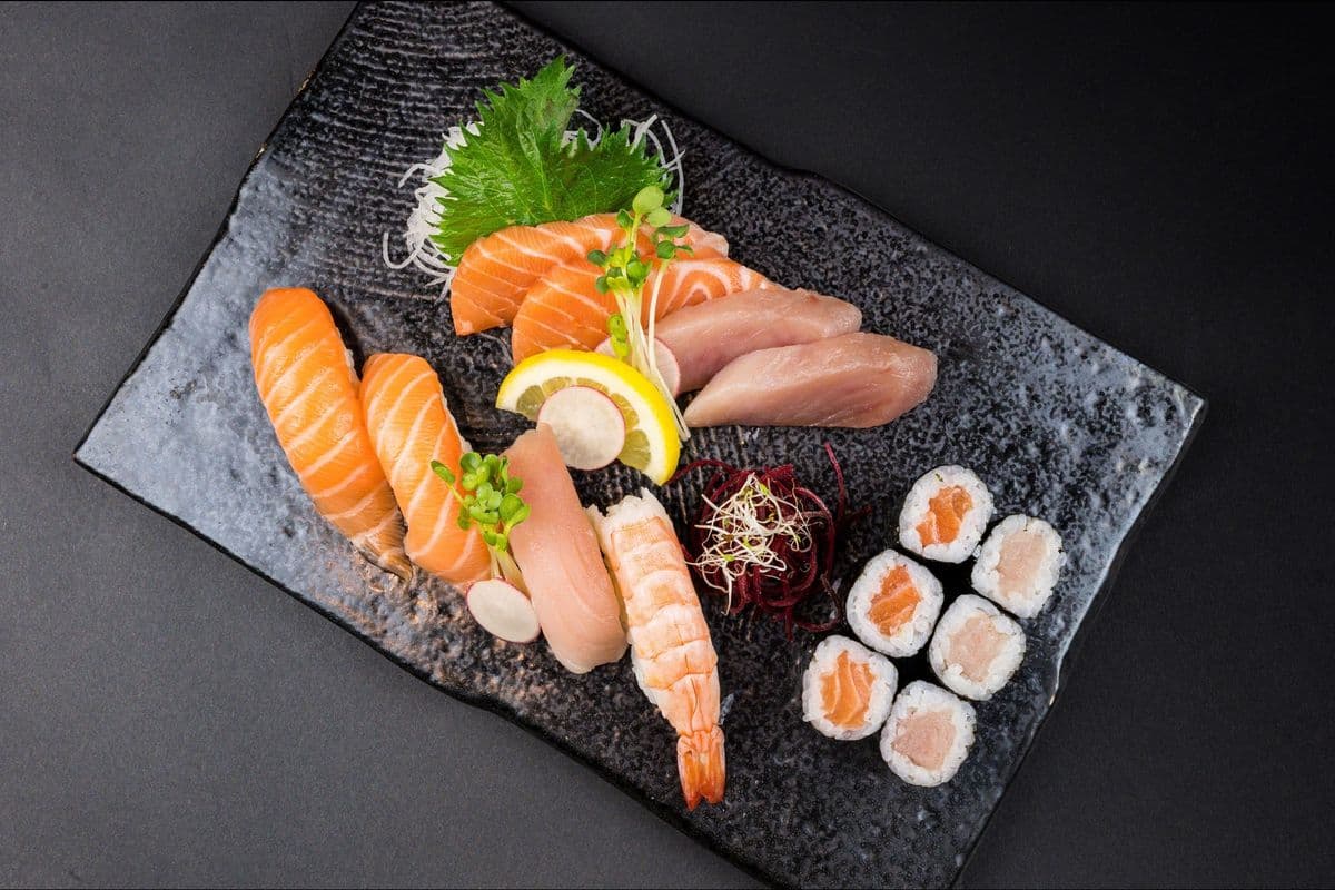 Sashimi & Sushi Combo (14 Pieces)