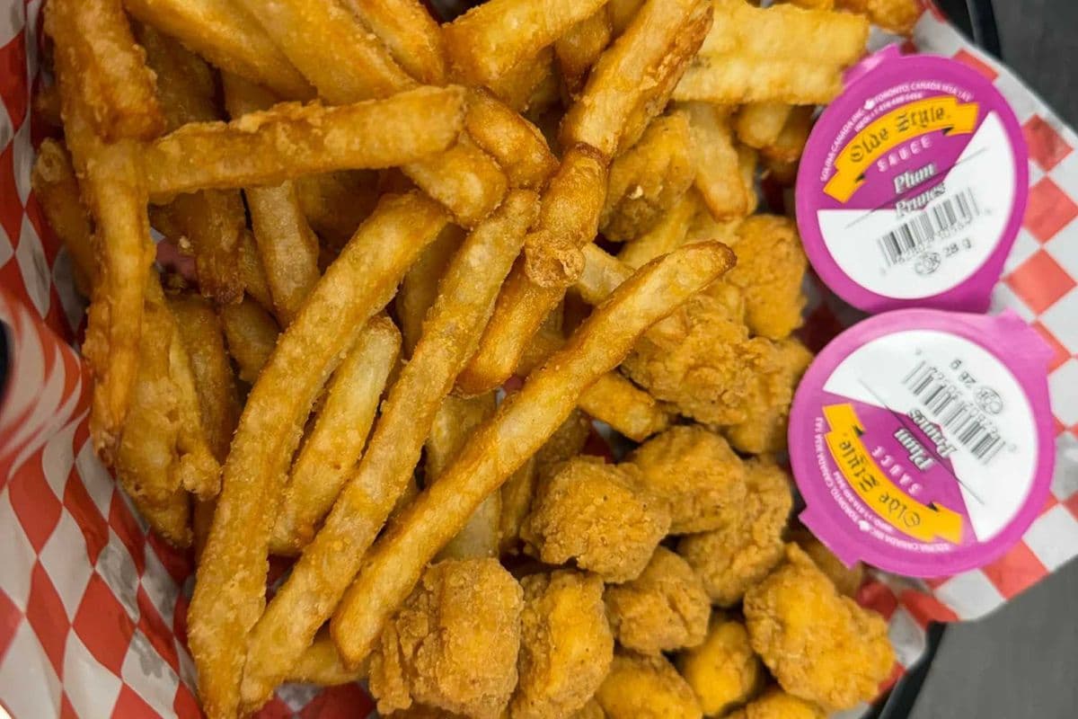 popcorn chicken w/fries