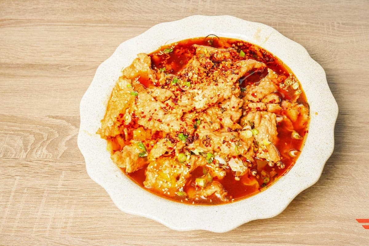 F05 Poached Sliced Beef in Hot Chili Oil 水煮牛肉