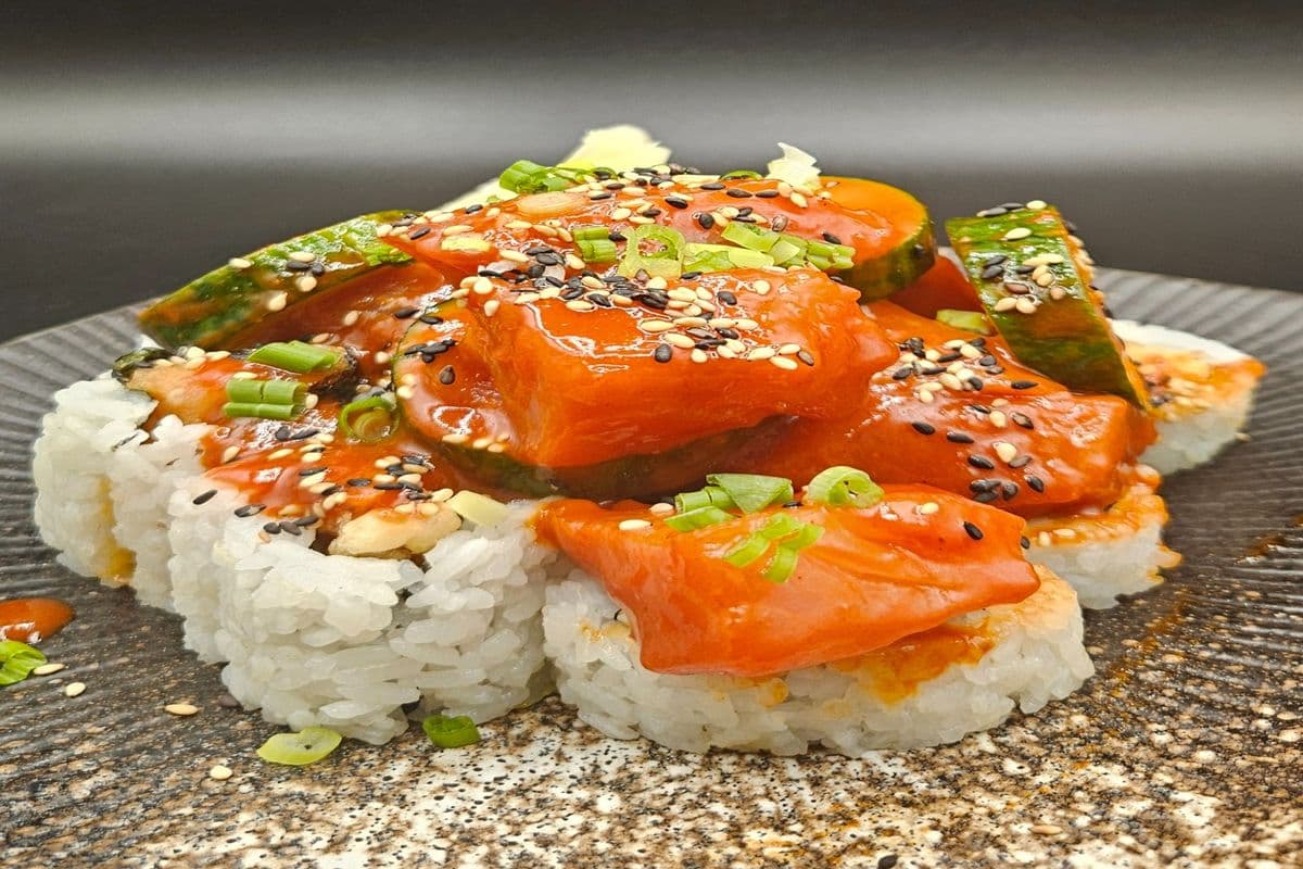 Volcano Roll (8 pcs)