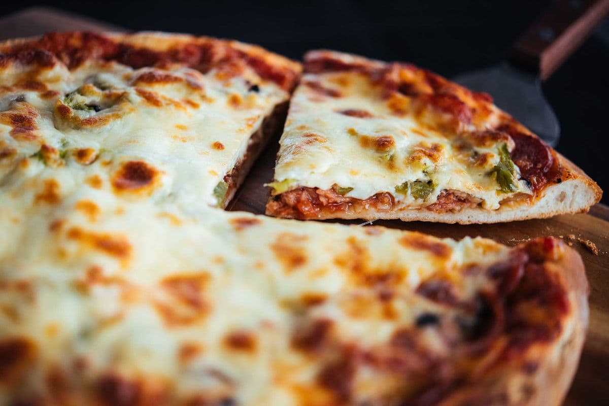 Pizza moyenne toute garnie / Medium All Dressed Pizza