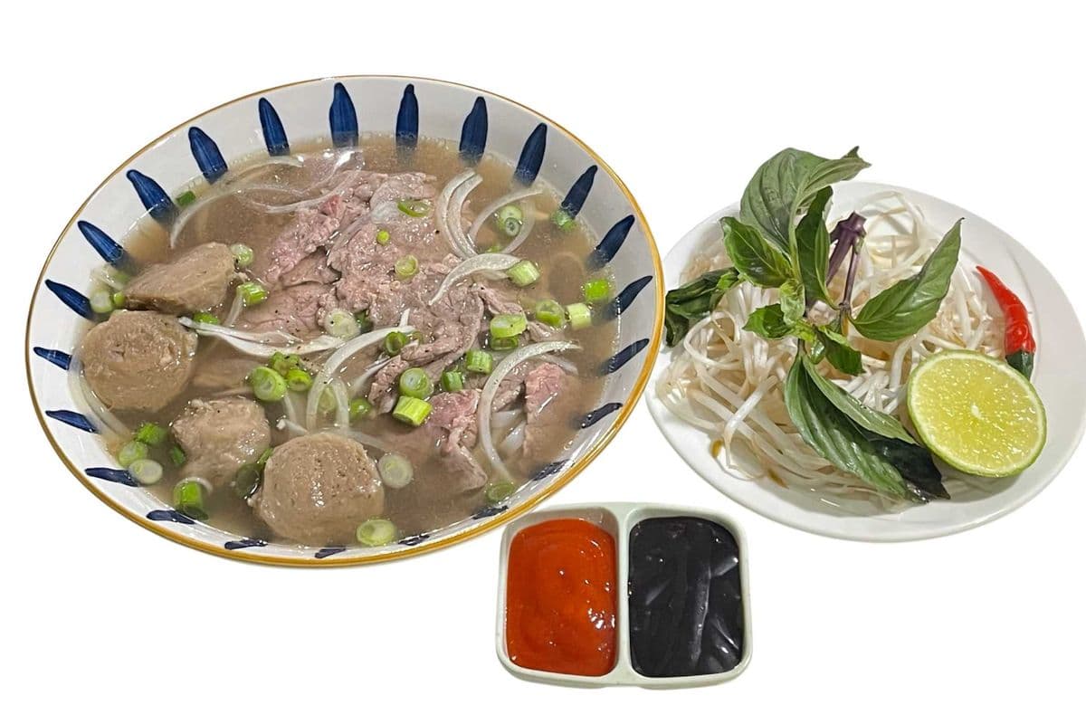 P4. Rare Beef and Beef Balls Pho